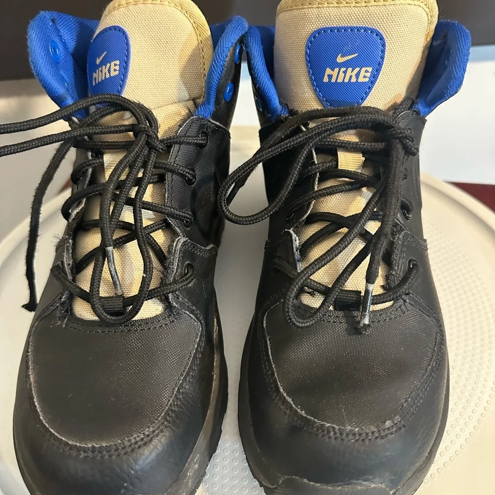 Nike Manoa Sneakers Boots